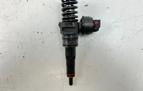 Audi A4 S4 B7 8E 8H Fuel injector 038130073BJ