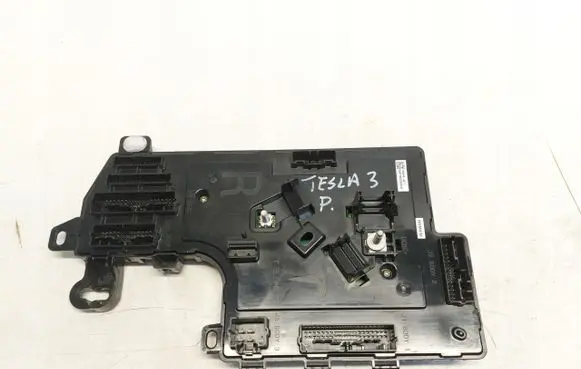 Tesla Model 3 Comfort/convenience module 1100340-32-I