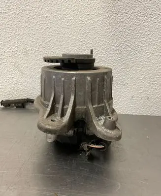 Mercedes-Benz S W222 Engine mount bracket A2222407517