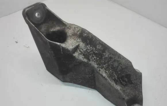 Audi A6 S6 C5 4B Engine mounting bracket 8D0199307P