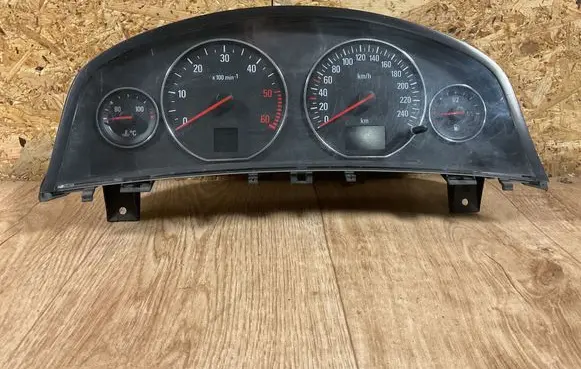 Speedometer (instrument cluster)