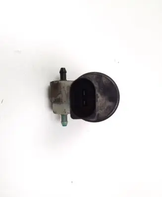 Opel Insignia A Windscreen/windshield washer pump 13250357