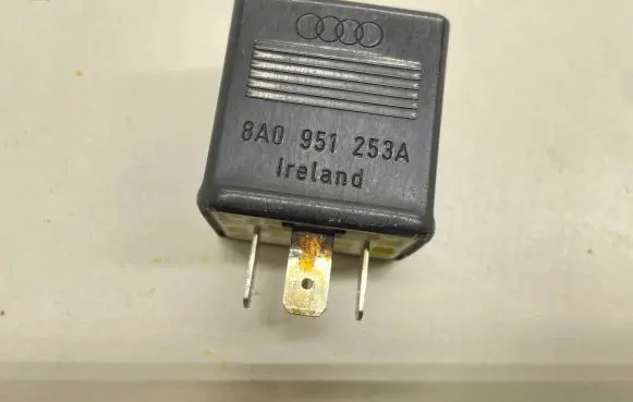 Audi A6 S6 C4 4A Other relay 8A0951253A