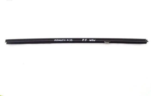 Renault Megane II Rear door windshield rail 