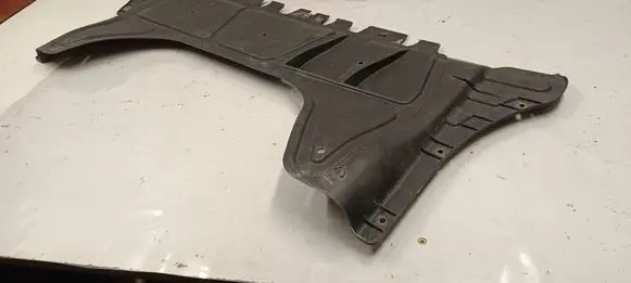Seat Leon (5F) Engine splash shield/under tray 5Q0825235A