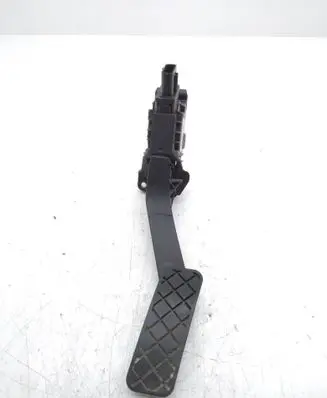 Accelerator throttle pedal