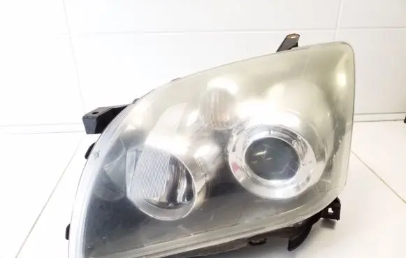 Toyota Avensis T250 Headlight/headlamp KOITO35109 8596724011