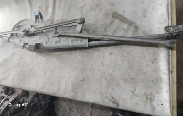 Front wiper linkage and motor