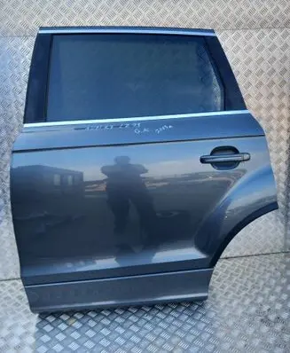Audi Q7 4L Rear door