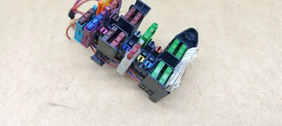 Mercedes-Benz CLK A209 C209 Fuse module 2035400050