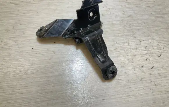 Volvo XC40 ABS pump bracket 31670431