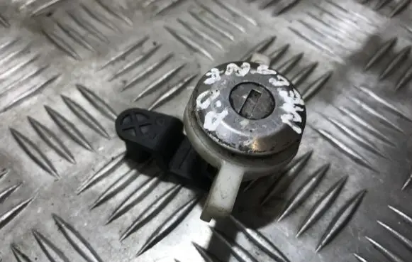 Renault Megane I Front door lock (next to the handle) 14622