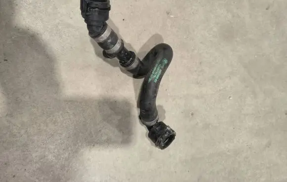 BMW M5 F90 Engine coolant pipe/hose 16269713 8053469