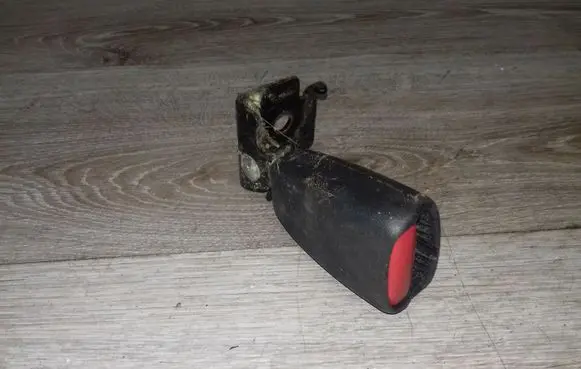 Volvo V50 Rear seatbelt buckle 8664753