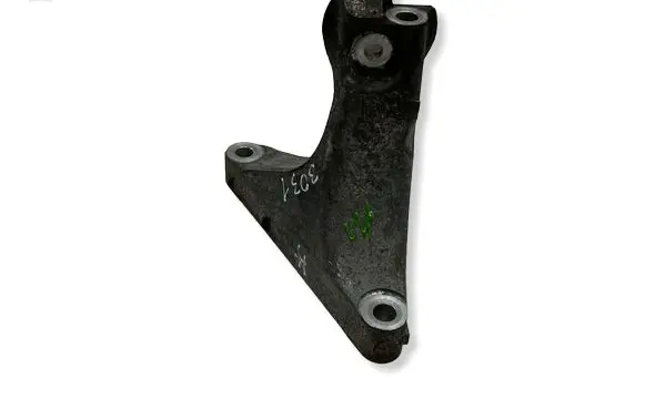 Subaru Outback (BS) Engine mounting bracket 