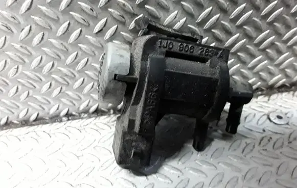 Audi A6 S6 C5 4B Vacuum valve 1J0906283A