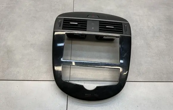 Nissan Pulsar Dash center air vent grill 682593ZL2A