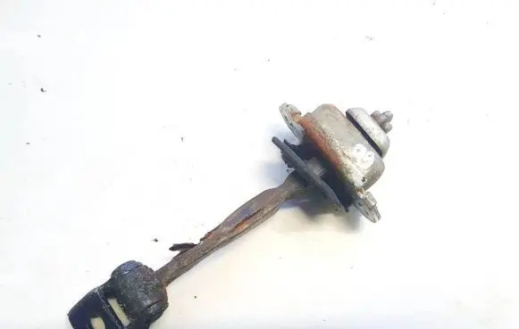 Skoda Octavia Mk2 (1Z) Rear door check strap stopper