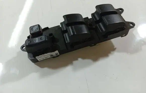 Toyota Avensis T250 Electric window control switch 37168A98A05