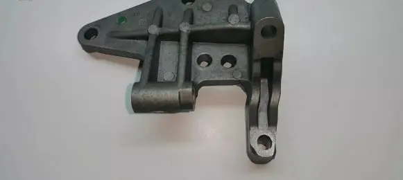 Peugeot 308 Engine mounting bracket 25365224