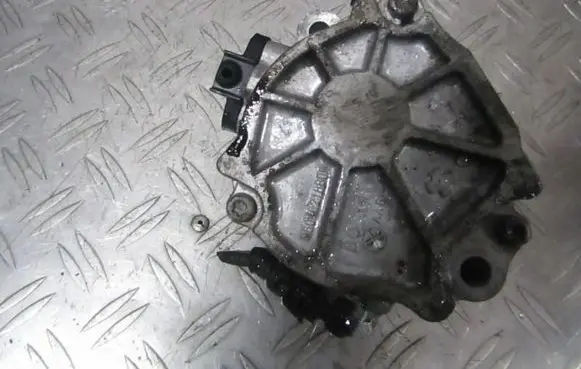 Peugeot Partner Vacuum pump 9804021880