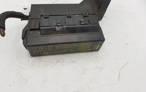 Nissan X-Trail T30 Fuse module 24382AU010 71543266