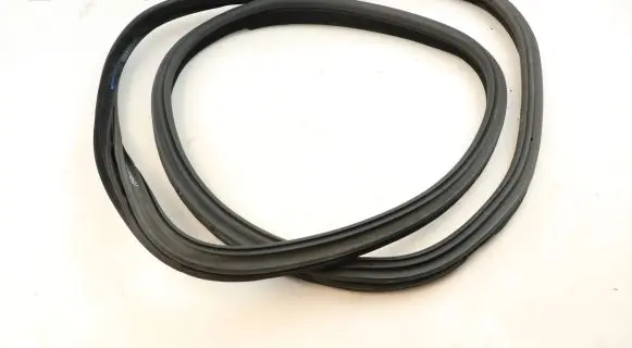BMW 4 F36 Gran coupe Rubber seal rear door 7401894