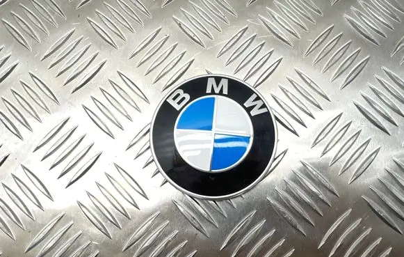 BMW 5 F10 F11 Manufacturers badge/model letters 7057794 10333410