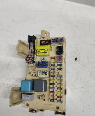 Toyota Avensis T250 Fuse module