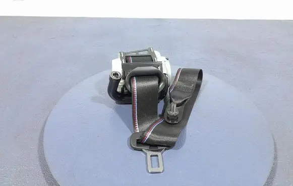 BMW X6 M Front seatbelt 8092039