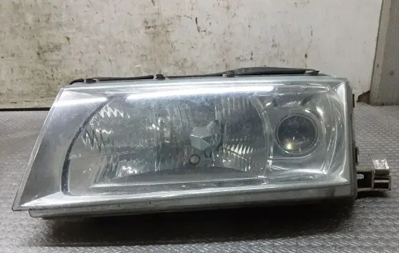 Skoda Octavia Mk1 (1U) Headlight/headlamp 1U1941015L
