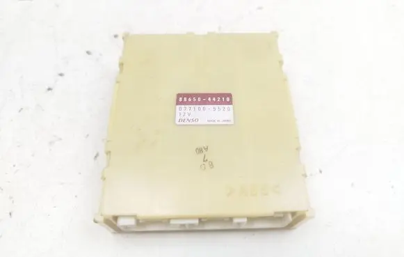 Toyota Avensis Verso Other control units/modules 8865044210