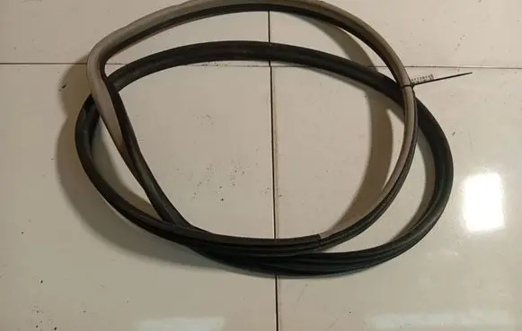 Opel Astra H Rubber seal front coupe door