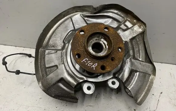 BMW 5 F10 F11 Rear wheel hub 6793770