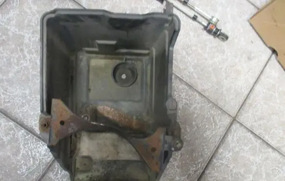 Mazda 3 I Battery box tray 