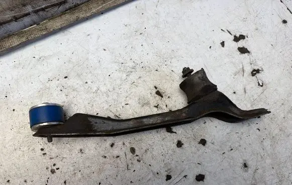 BMW 3 E30 Gearbox mounting bracket
