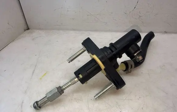 Toyota Yaris Clutch master cylinder 314200D160