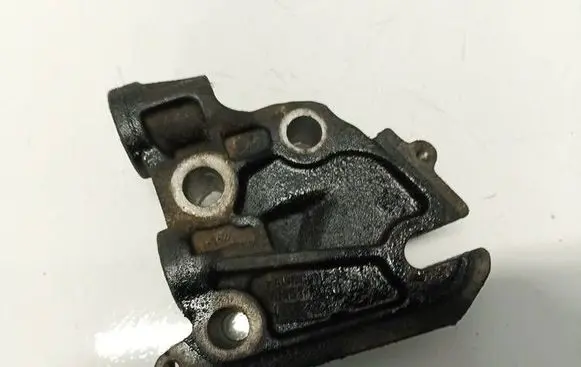 Ford Kuga I Engine mounting bracket 6M516030BA