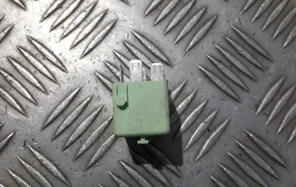 BMW 5 E39 Other relay 8373700 v23134-k59-x312