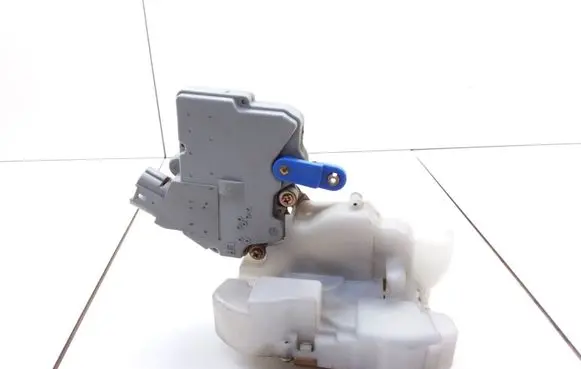 Subaru Impreza II Front door lock