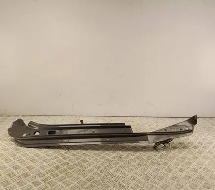Volkswagen Touareg I Fender mounting bracket 7L6805919B
