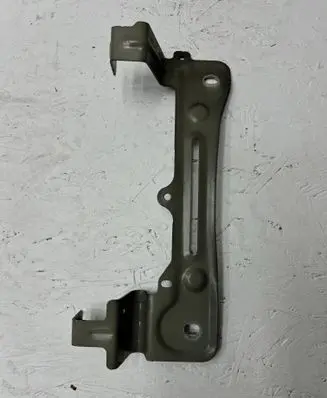 Volkswagen Touareg III Fender mounting bracket 760821432