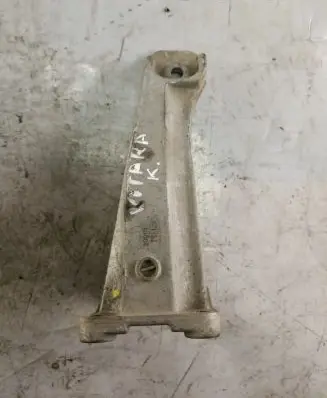 Suzuki Grand Vitara I Engine mounting bracket 200118