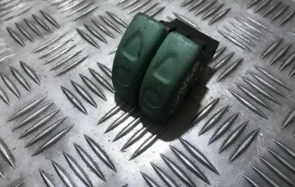 Renault Twingo I Windscreen/window heater switch
