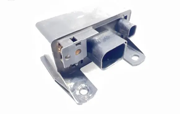 Mercedes-Benz E W211 Glow plug pre-heat relay 0005453516