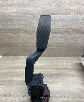 Opel Zafira B Accelerator throttle pedal 9202341BT