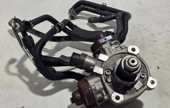 Audi A6 S6 C7 4G Fuel injection high pressure pump 0445010683 059130755CA 09121208