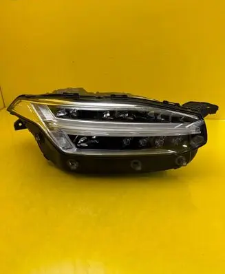 Volvo XC90 Headlight/headlamp 32404716