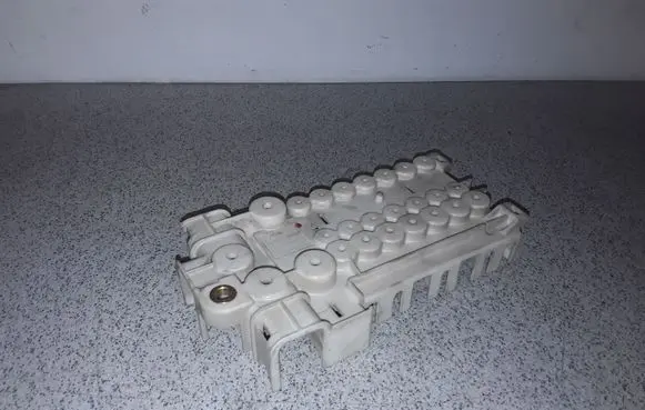 BMW 5 E39 Fuse module 61138370638