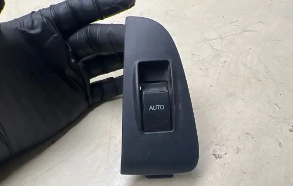 Toyota Avensis T250 Electric window control switch 7427205020